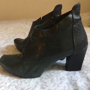 Vialis ankle boots
